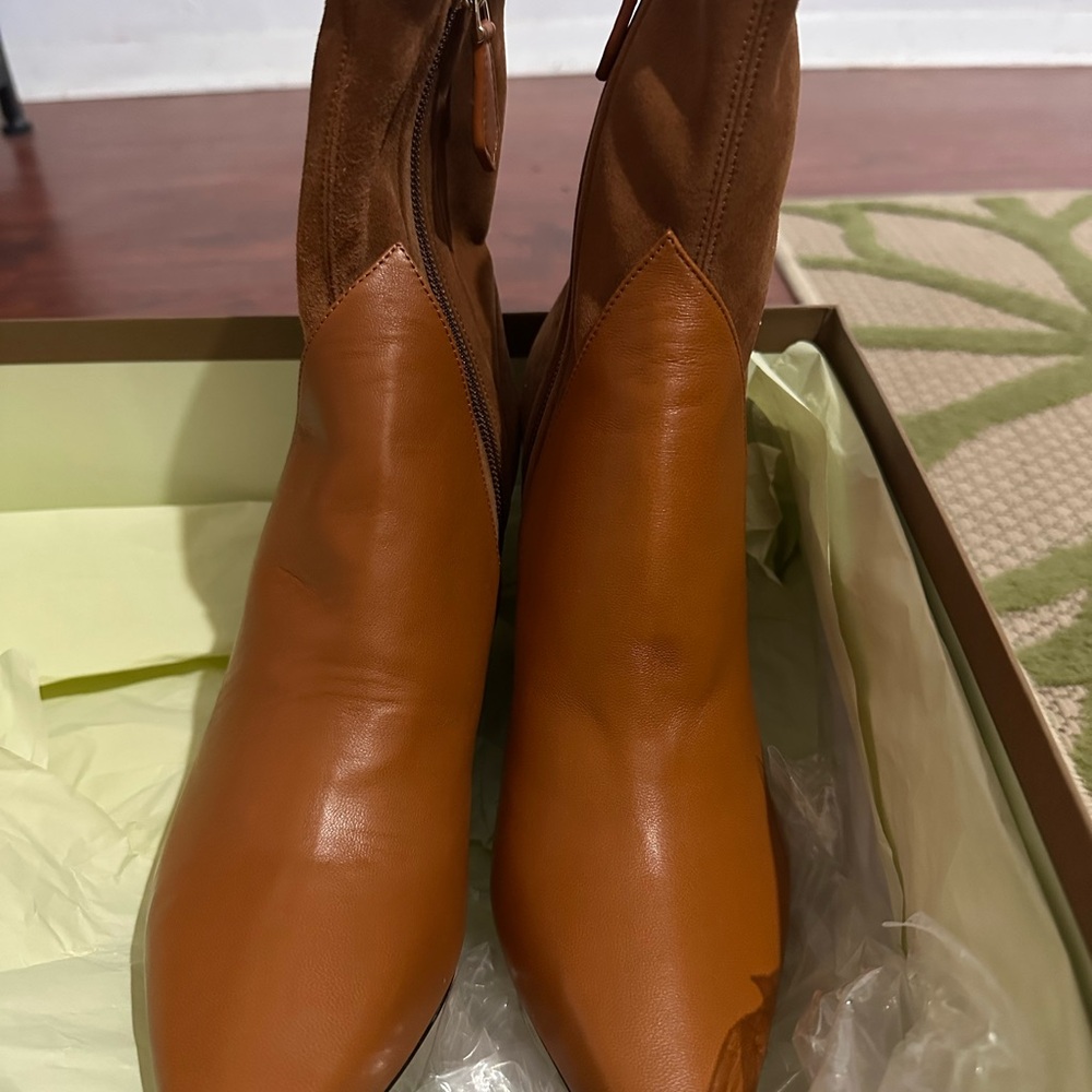 Burberry Brown Heeled Boots with Polished Leather - Picture 4 of 5